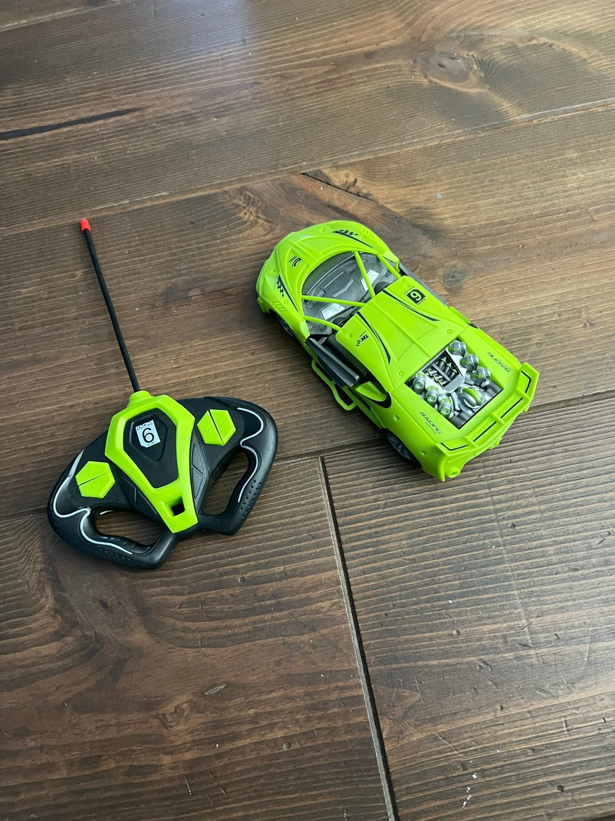 Elektrisch Bestuurbare Raceauto - Groen, Kinderen en Baby's, Speelgoed | Speelgoedvoertuigen, Ophalen, Gebruikt