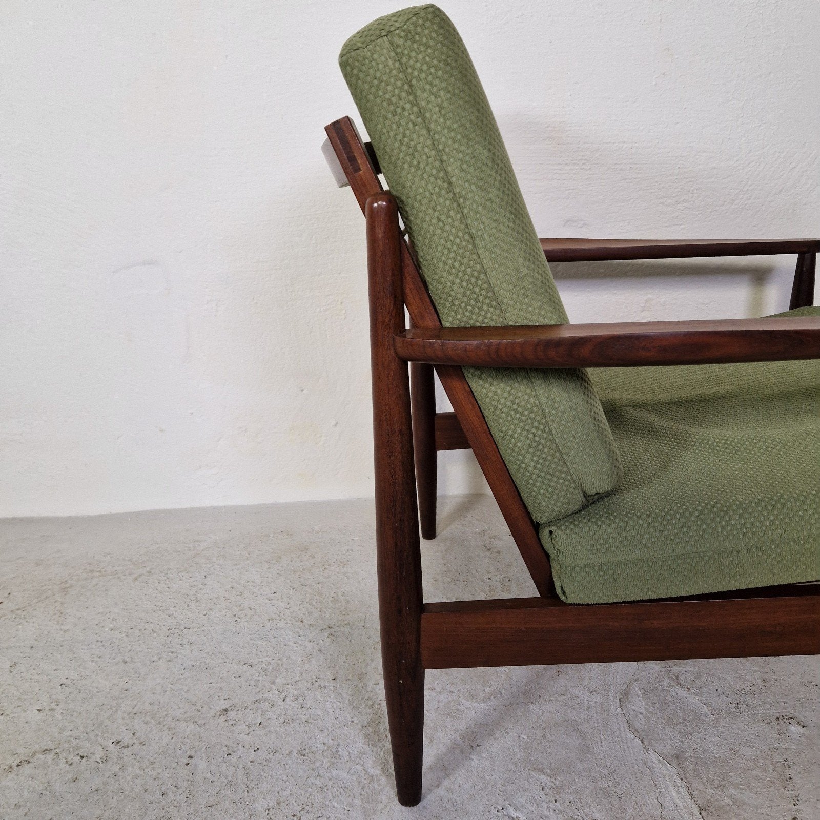 Deense design fauteuil, groen teakhout, Huis en Inrichting, Fauteuils, Gebruikt, 75 tot 100 cm, Ophalen of Verzenden, Deens design, Mid-century modern