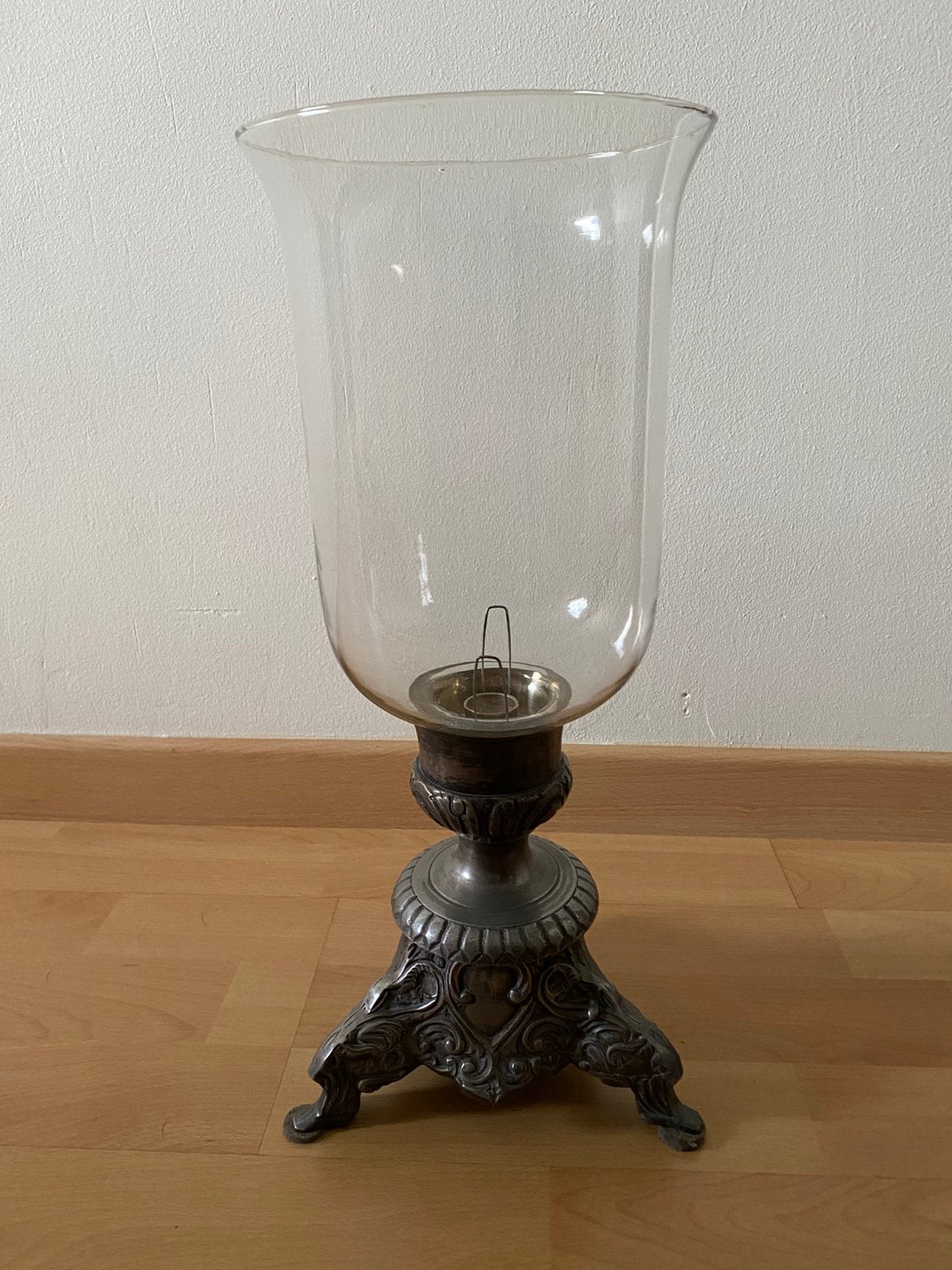Baroque windlicht op voet., Huis en Inrichting, Woonaccessoires | Kandelaars en Kaarsen, Ophalen, Overige materialen, 25 tot 50 cm