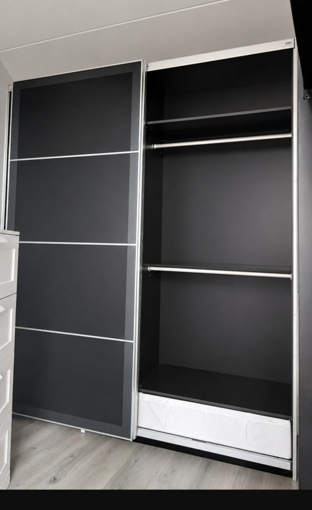 Moderne kledingkast met schuifdeure, Huis en Inrichting, Kasten | Kledingkasten, Overige materialen, Gebruikt, 100 tot 150 cm