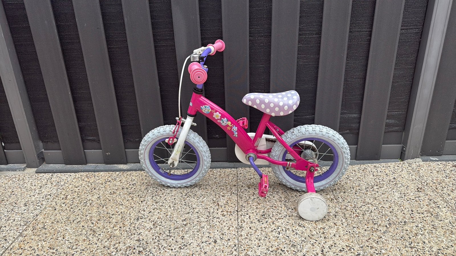 Zeer nette Kinderfietsje Disney minnie 12 inch, Fietsen en Brommers, Fietsen | Kinderfietsjes, Ophalen, Zo goed als nieuw, Minder dan 16 inch