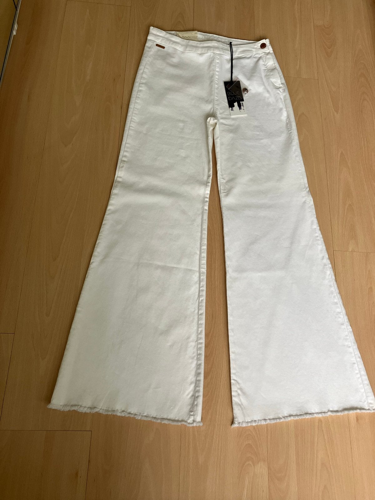 Nwe modieuze flared jeans van Blue Daze/Summum, mt M/38, Kleding | Dames, Broeken en Pantalons, Maat 38/40 (M), Wit, Nieuw, Ophalen of Verzenden