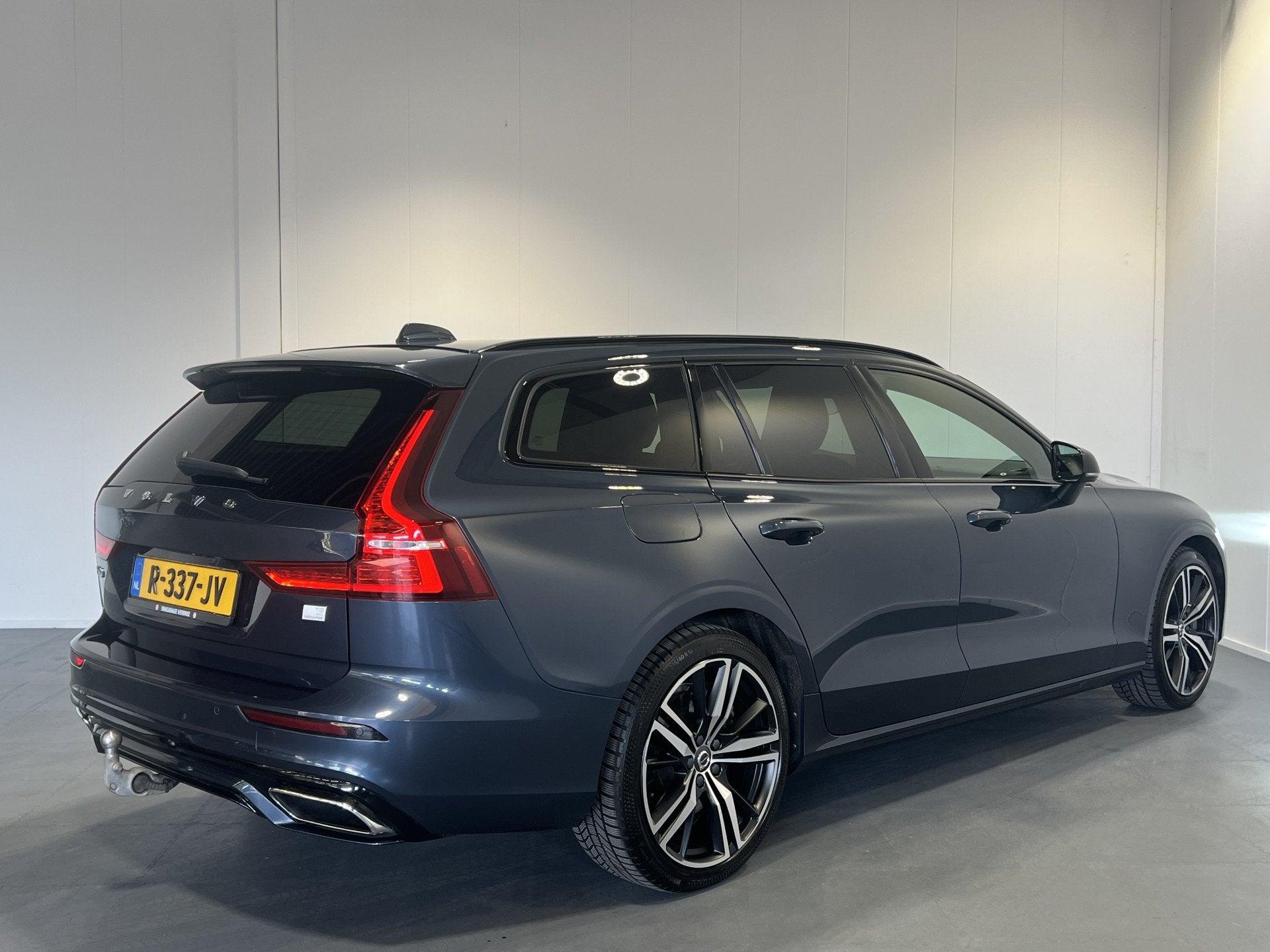 Volvo V60 2.0 T8 Recharge AWD R-Design | Navigatie/Android/A, Auto's, 12 maanden, Gebruikt, Blauw, Hybride Elektrisch/Benzine