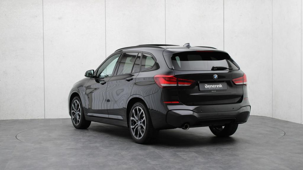 BMW X1 sDrive18i High Executive M-Sport | Head-up | Panorama, Auto's, BMW, 12 maanden, Gebruikt, Leder en Stof, Zwart