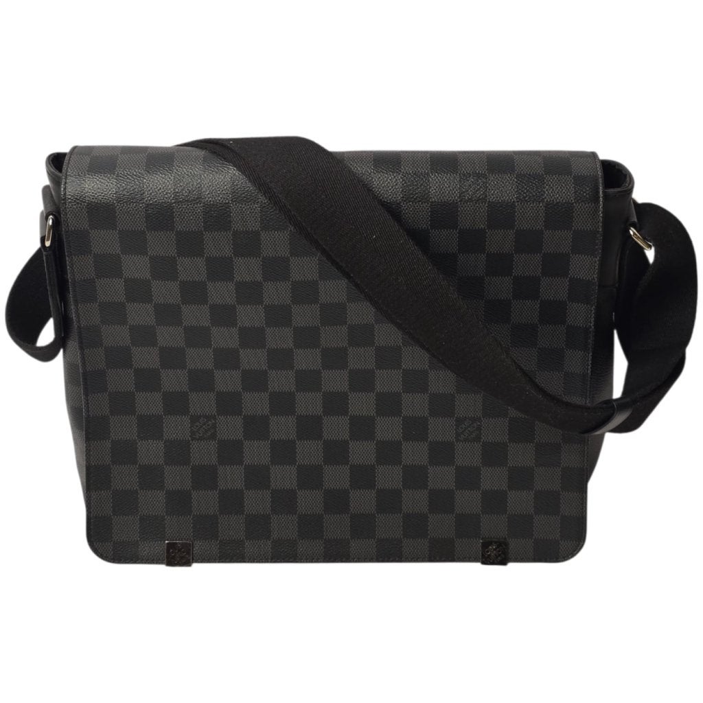 Louis Vuitton District PM Messenger Damier 2019, Louis Vuitton, Gebruikt, Support@louisvuitton.com, 2 Rue du Pont Neuf
75001 Paris
France