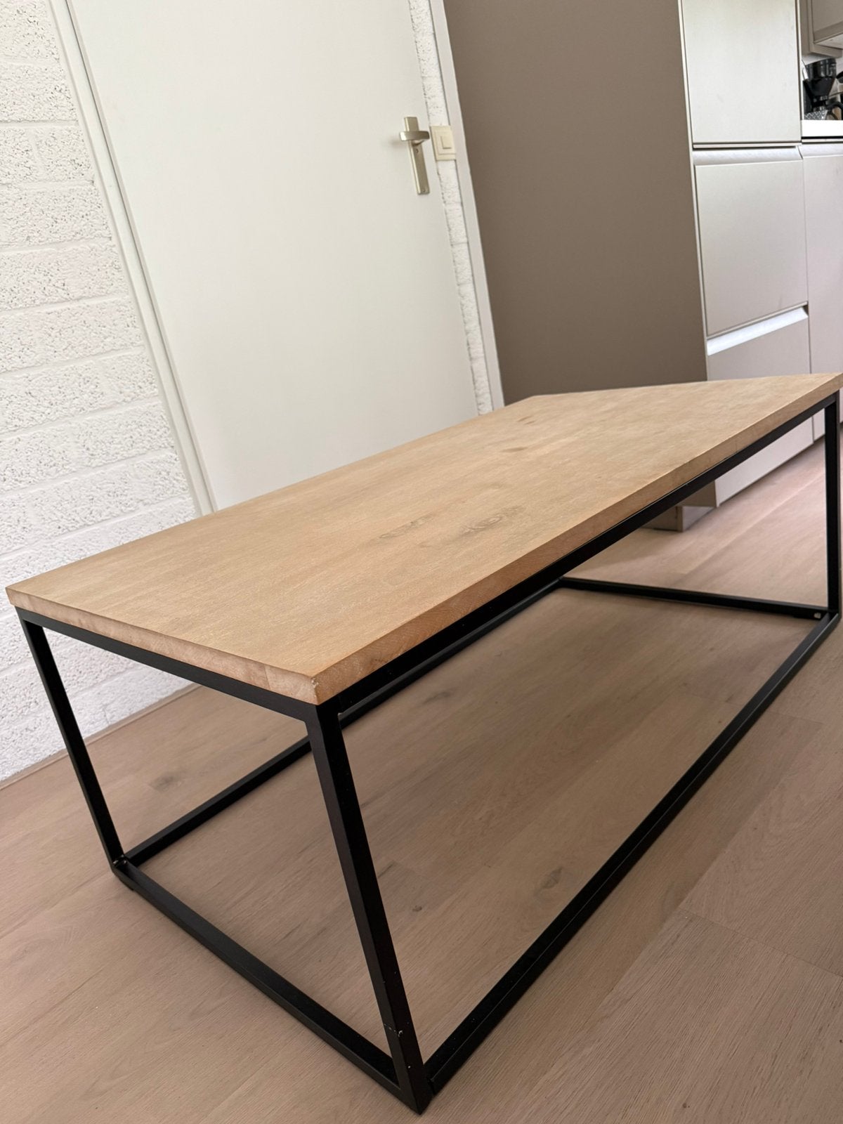 Mangohouten salontafel zwart stalen frame, Gebruikt, 100 tot 150 cm, Elegant industrieel, tijdloos, 50 tot 100 cm