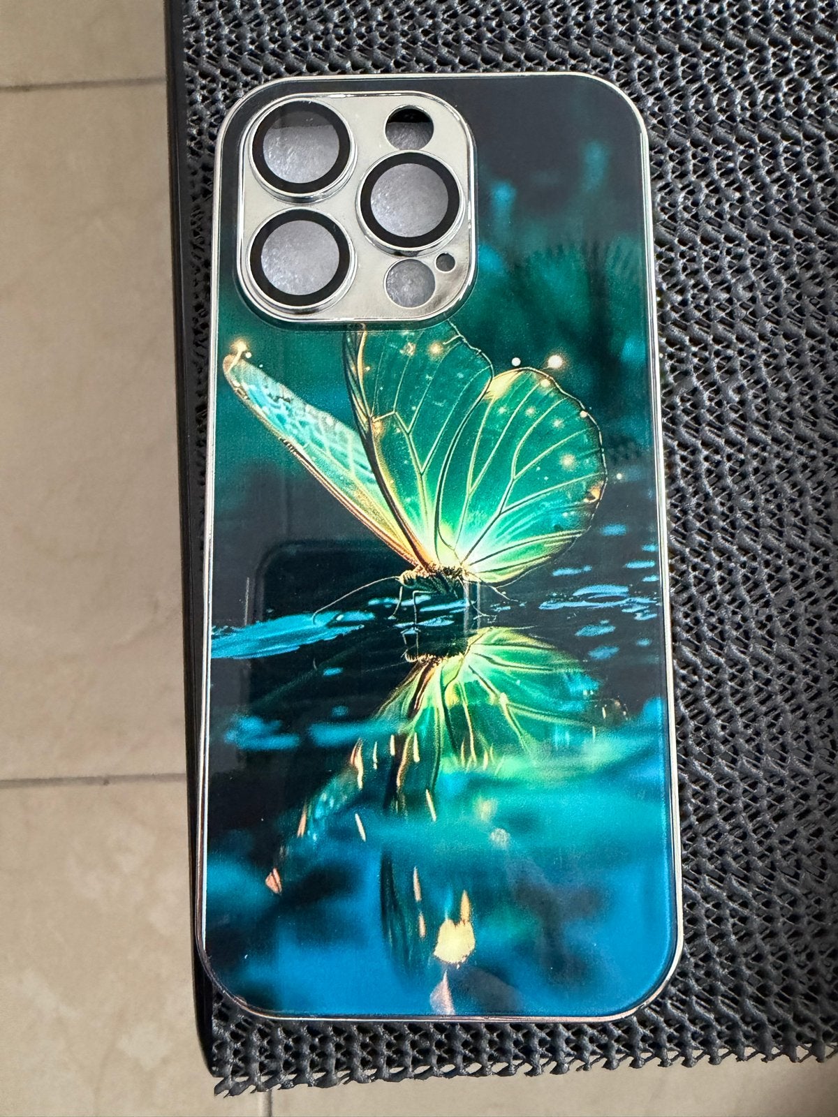 Nieuw Hoesje voor iPhone 16 Pro met Vlinder Design, Telecommunicatie, Ophalen, IPhone 16 Pro, Nieuw, Hoesje of Tasje
