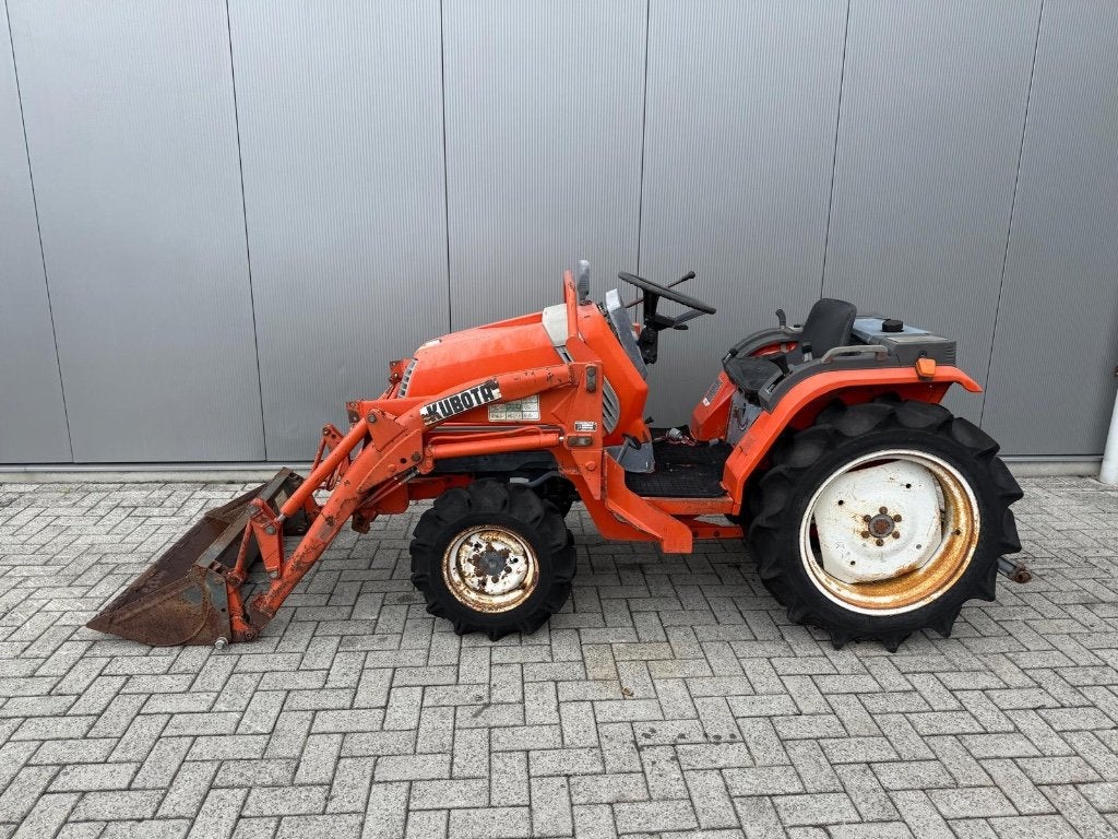 Kubota Aste minitrekker met voorlader - Gebruikt - met werk, Gebruikt, Tot 2500, Tot 80 Pk, Ophalen