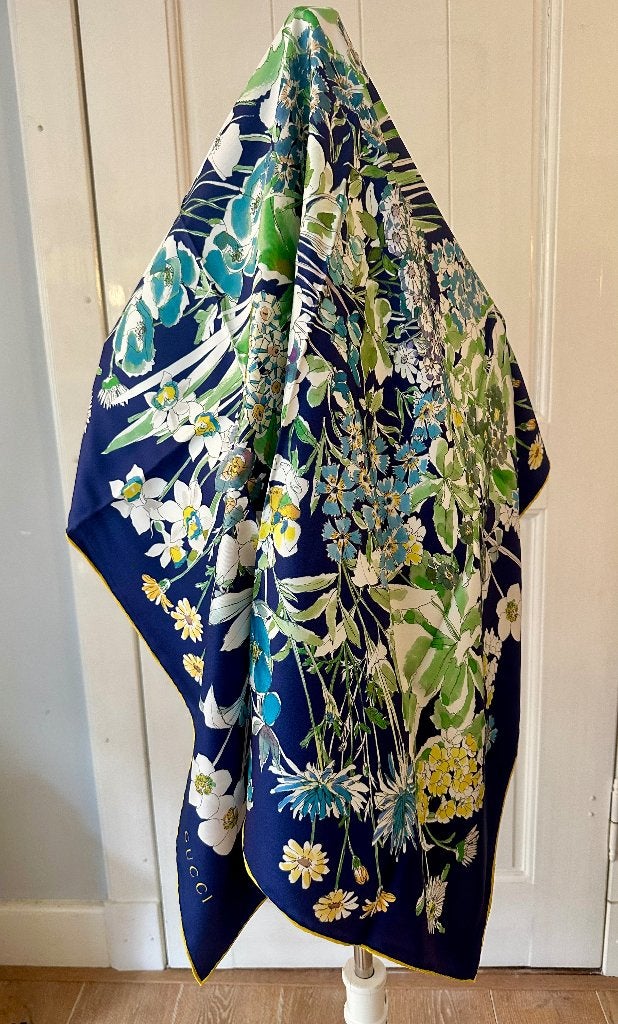 Gucci zijden sjaal - 90 x 90 cm - NIEUW - Euro 490, Kleding | Dames, Verzenden, Maat 46/48 (XL) of groter, Nieuw, Gucci