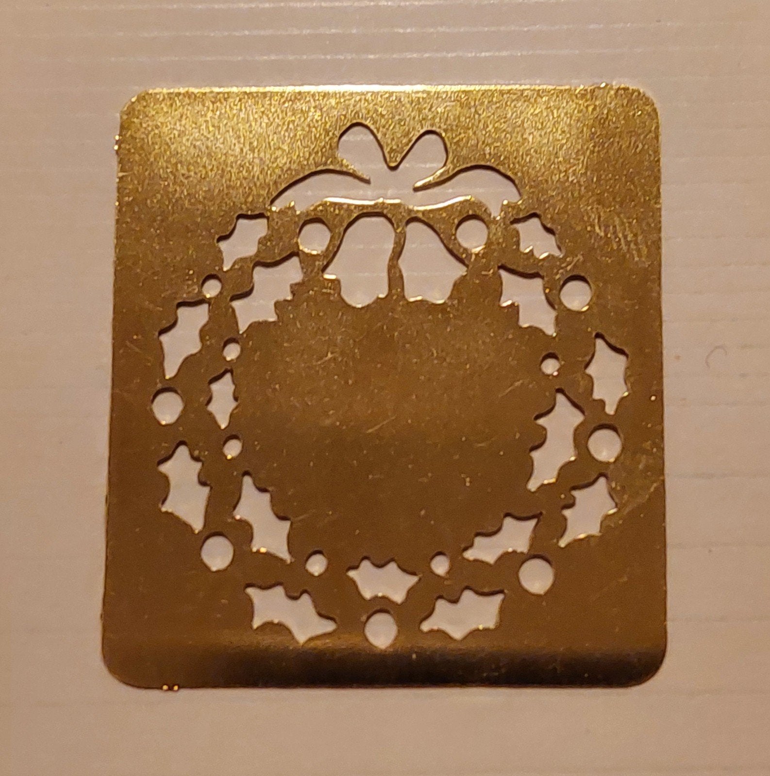 Embossing mal (messing) - Kerstkrans Hulst, Ophalen of Verzenden, Zo goed als nieuw, Kerst, Pons of Mal