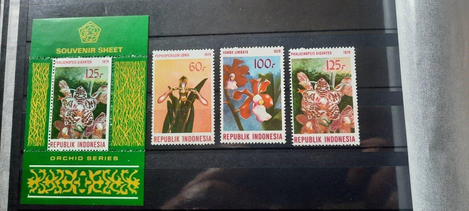 Indonesië: Souvenirvel Orchideeën en zegels, Ophalen of Verzenden, Zuidoost-Azië