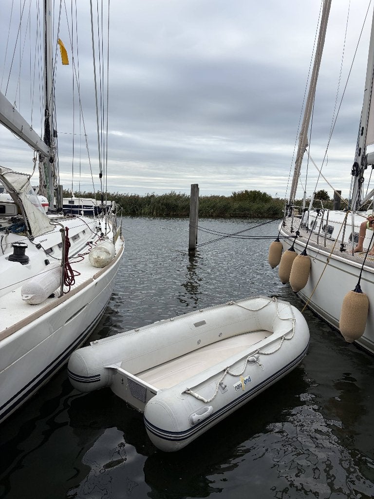 Prachtige Dinghy met Yamaha 4-takt motor (2 jaar oud), Watersport en Boten, 2 m, 1 m, Ophalen, Polyester/glasvezel