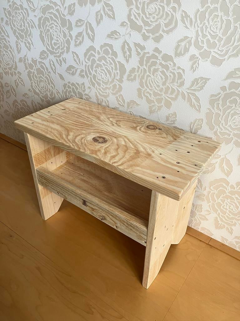 Rustiek Bijzettafeltje / Krukje / Bankje met legvak NIEUW, Huis en Inrichting, Woonaccessoires | Overige, Ophalen, Nieuw, Hout
