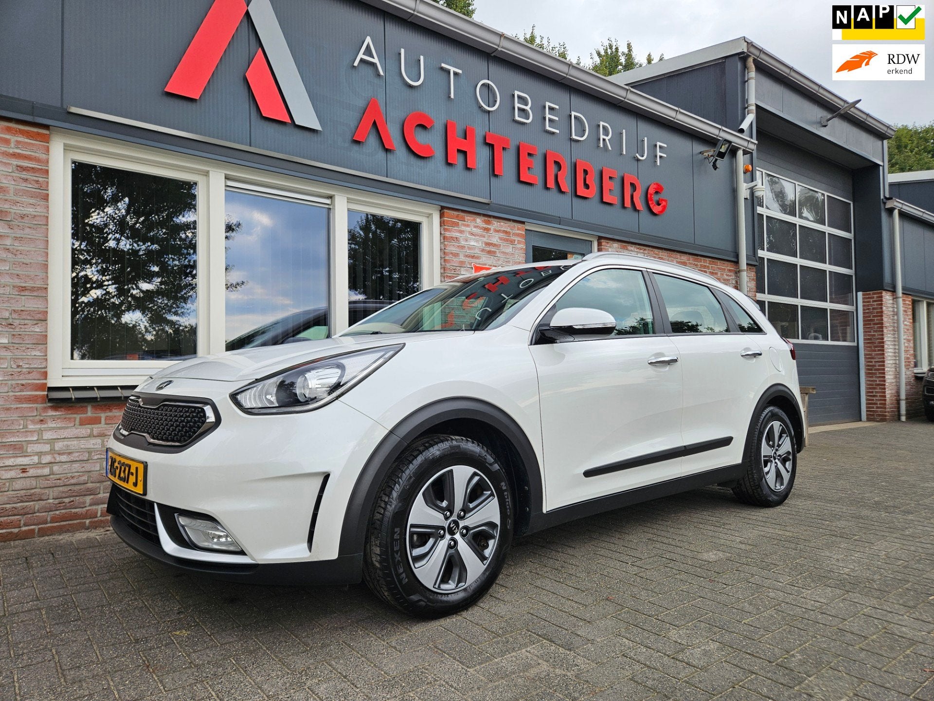 Kia Niro 1.6 GDi Hybrid ExecutiveLine Trekhaak! Camera! NAP!, Auto's, Dealer onderhouden, Gebruikt, Euro 6, Wit
