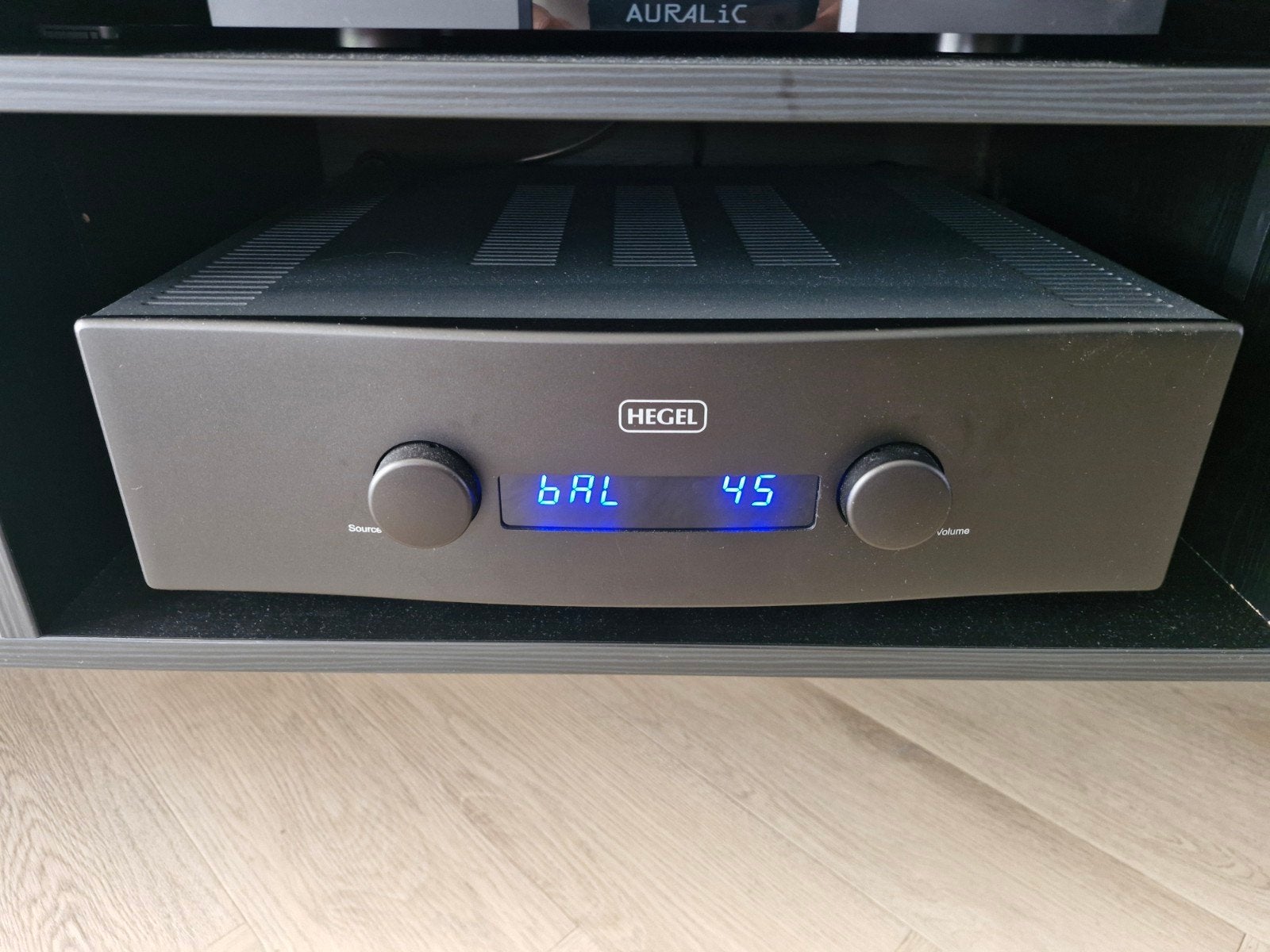 Hegel H360 High-End Geïntegreerde Versterker (2x 250W) – In, Ophalen, Zo goed als nieuw, 120 watt of meer, Overige merken