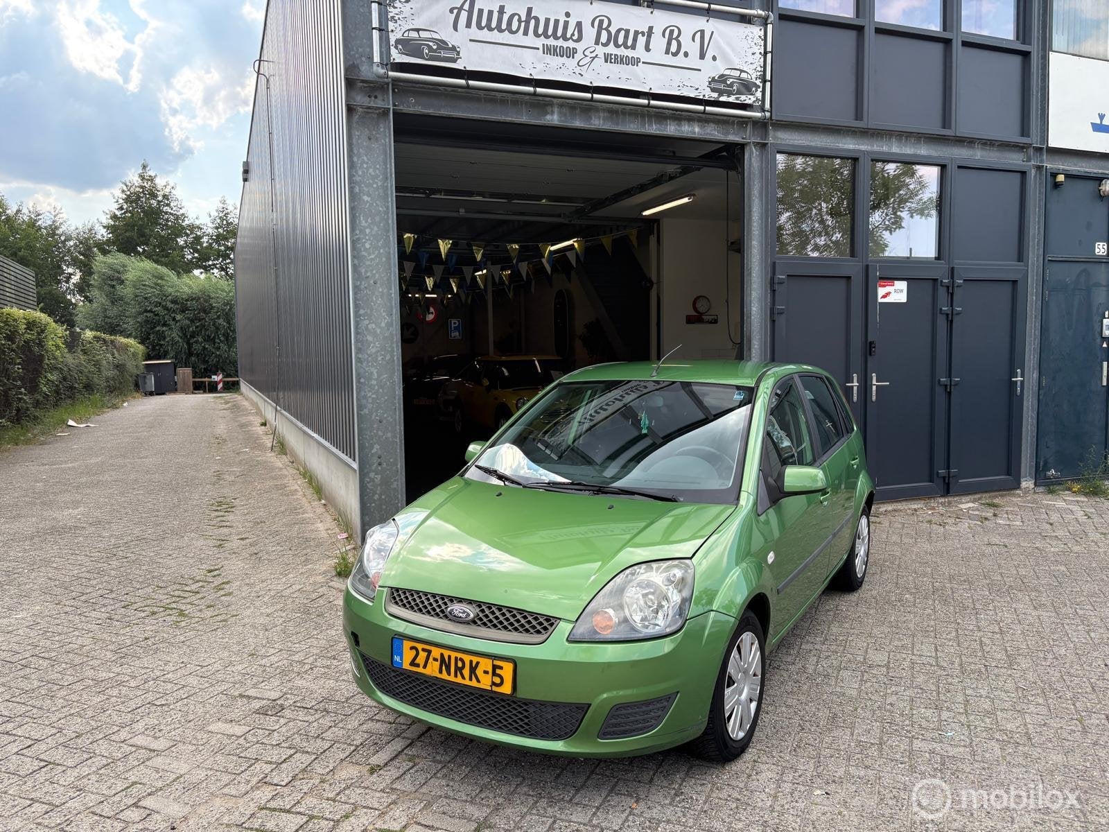 Ford Fiesta 1.4-16V Futura XL Airco! 82.513 km! Nieuwe APK!, Auto's, Voorwielaandrijving, Stof, Zwart, 4 cilinders