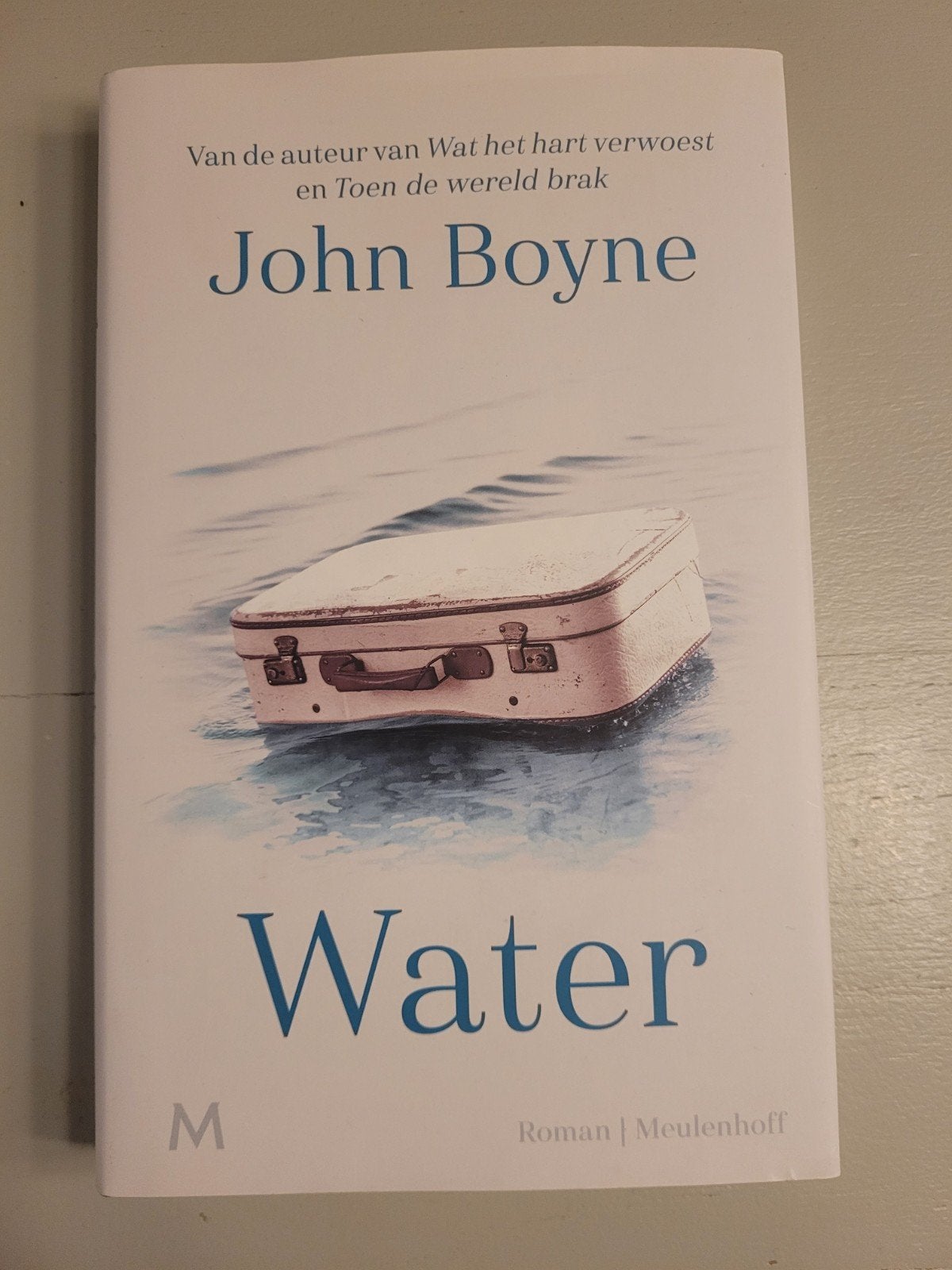 Water - John Boyne (Roman | Meulenhoff), Boeken, Ophalen of Verzenden, Zo goed als nieuw, John Boyne
