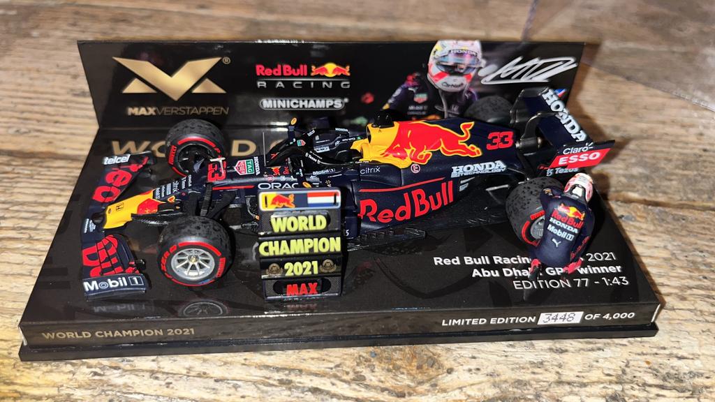 Red Bull RB16B Abu Dhabi M Verstappen wereldkampioen, Hobby en Vrije tijd, Modelauto's | 1:43, Ophalen of Verzenden, Zo goed als nieuw