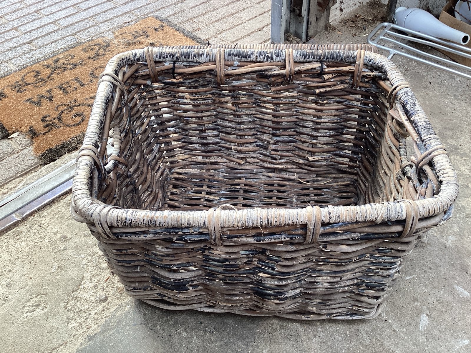 Oude gebruikte rieten korf - Vintage opbergmand, Ophalen of Verzenden