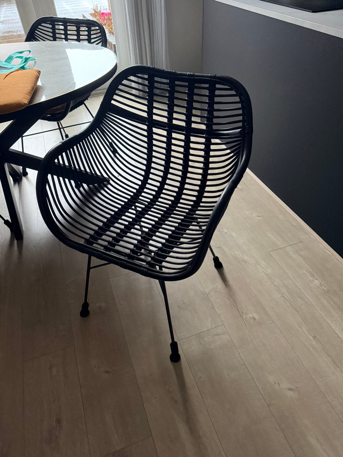 4 zwarte rotan stoelen, Ophalen, Zo goed als nieuw, Zwart, Twee