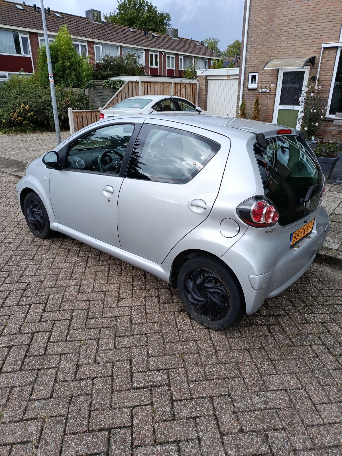 Toyota Aygo 1.0 12V Vvt-i 5DRS 2011 Grijs, Auto's, Voorwielaandrijving, 4 stoelen, 68 pk, Origineel Nederlands