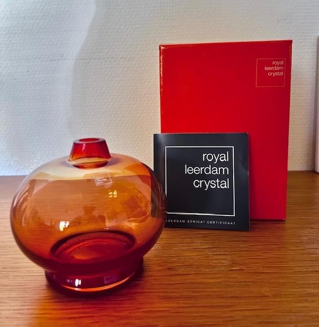 Royal Leerdam Crystal 2013, Beatrix vaasje met certificaat, Antiek en Kunst, Ophalen of Verzenden