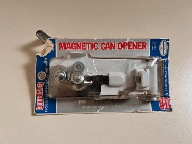 Vintage Magneet blikopener, Swing -A- Way NIEUW, Overige typen, Nieuw, Ophalen of Verzenden, Metaal