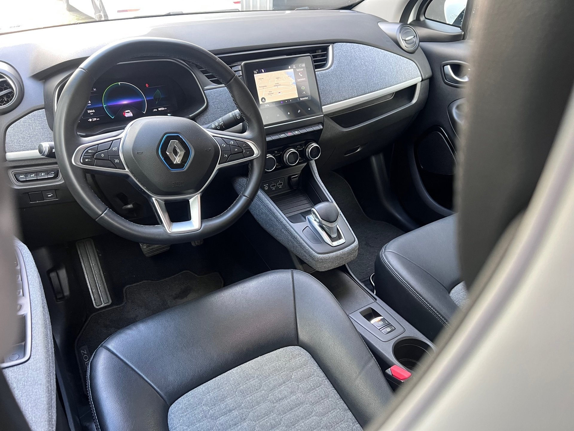 Renault ZOE R110 Life 52 kWh (ex Accu) - Keyless Navi Parkee, Auto's, Dealer onderhouden, Gebruikt, Zwart, Leder en Stof