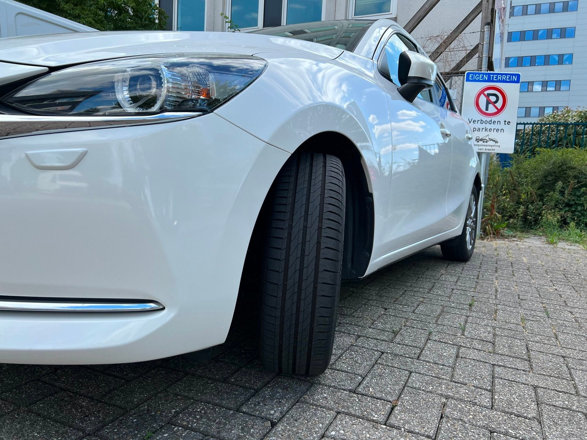 Mazda 2 1.5 Skyactiv-G Luxury, Voorwielaandrijving, Stof, 4 cilinders, Wit