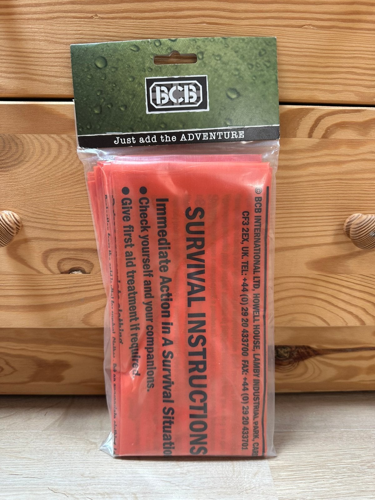 Survival bag met survival instructies in het engels, Ophalen of Verzenden, Zo goed als nieuw
