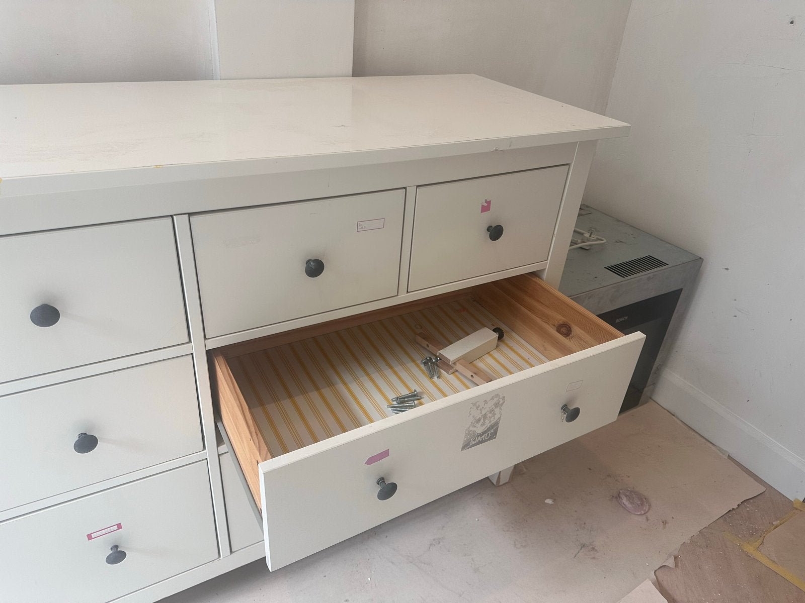 Witte ladekast met 8 lades - Gebruikt, Huis en Inrichting, Ophalen, Gebruikt, 100 tot 150 cm, Met lade(s)