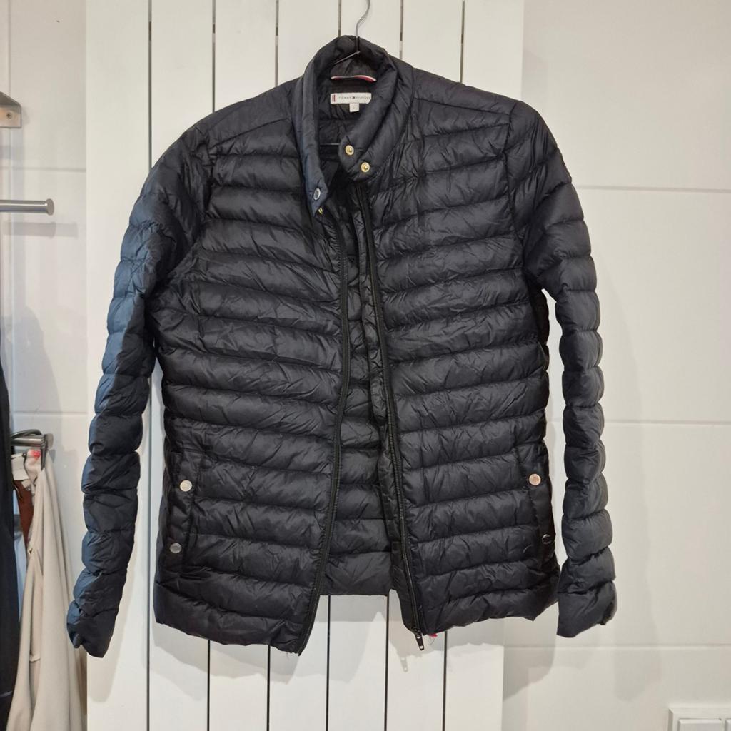 Tommy Hilfiger jasje maat L, Ophalen of Verzenden, Zo goed als nieuw, Maat 38/40 (M), Blauw