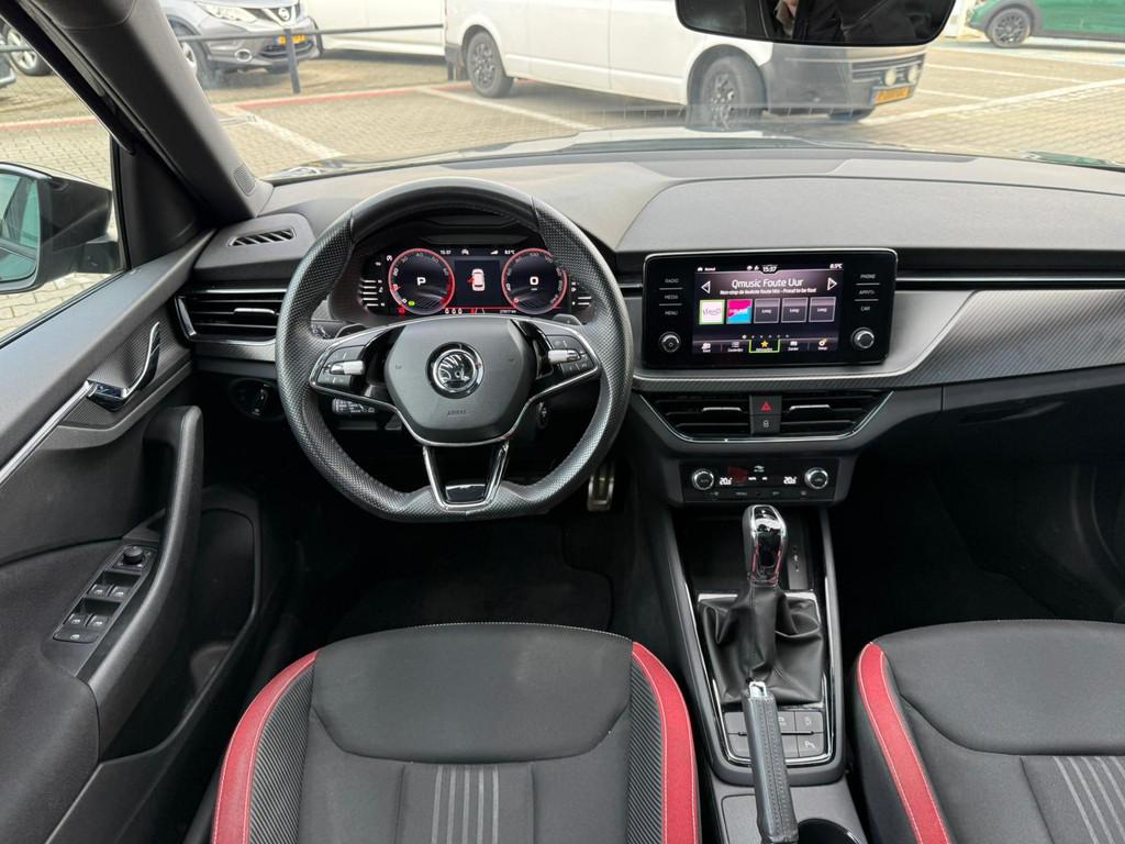 Skoda Kamiq 1.0 TSI Automaat Monte Carlo *Panorama*, Auto's, 12 maanden, Gebruikt, Parkeersensor, Zwart