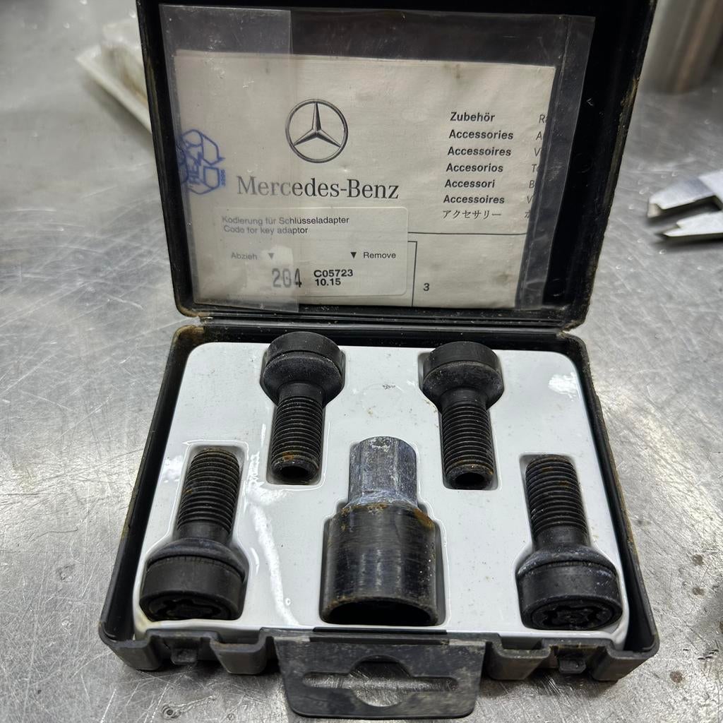 Originelen mercedes slot bouten slotbouten A001 990 1607, Ophalen of Verzenden, Zo goed als nieuw