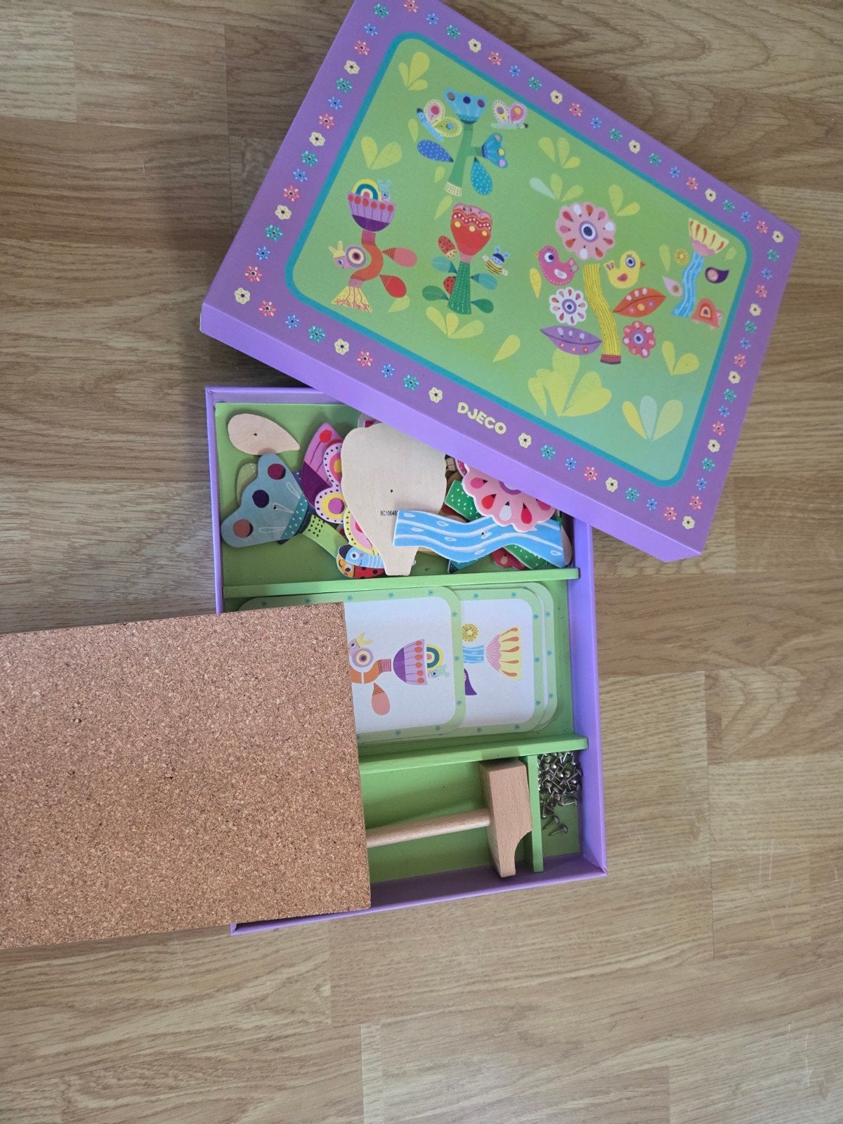 Djeco Houten Hamertje Tik Set - Bloementuin, Ophalen of Verzenden, Zo goed als nieuw, Knutselen