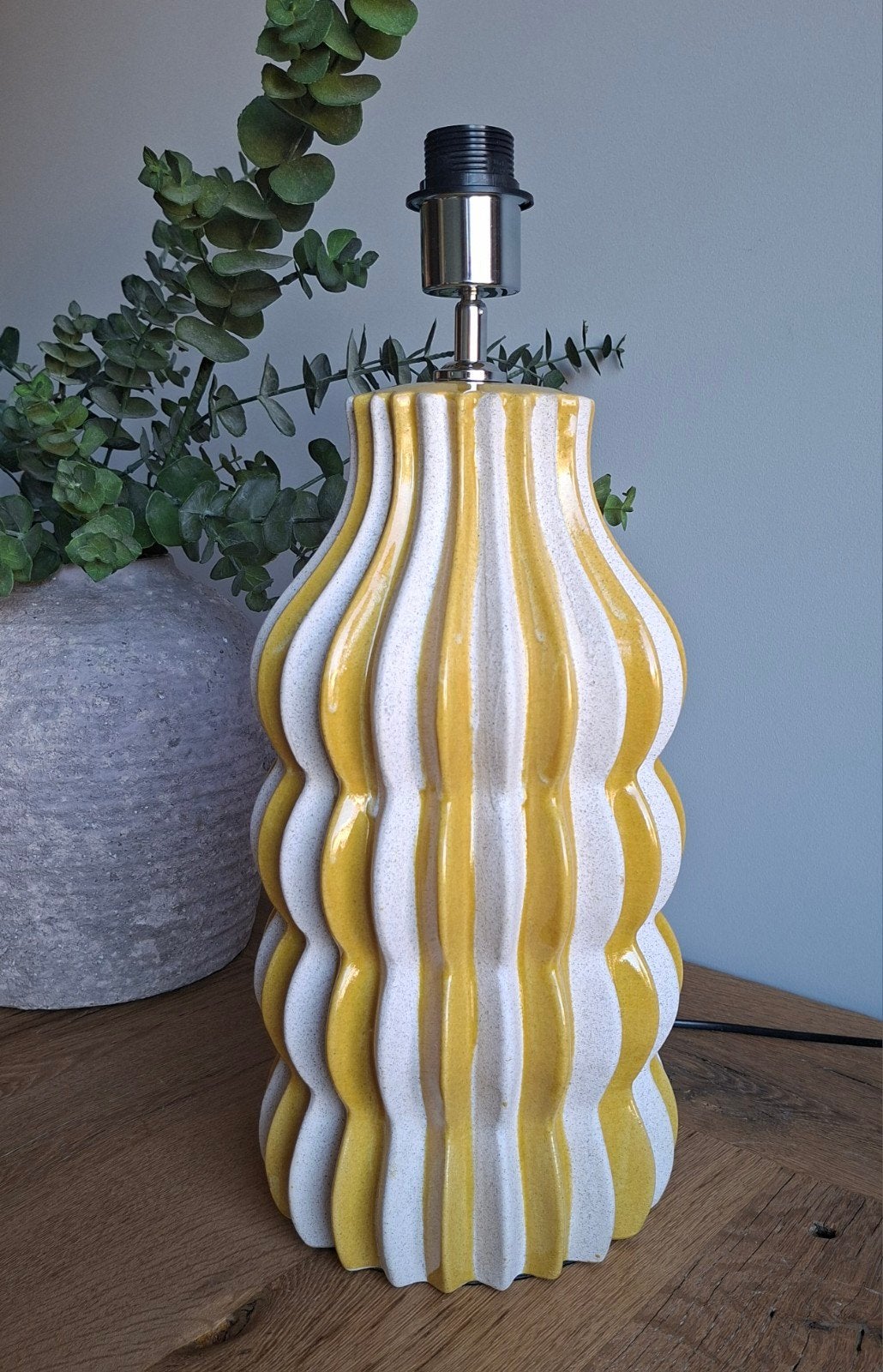 Lamp retro design okergeel wit Lampvoet keramiek H51 Nieuw, Ophalen, Metaal, Nieuw, E27 (groot)