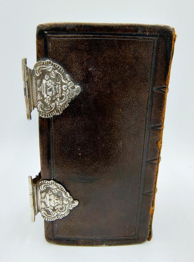 Bijbel met zilveren sloten, C. Wendels / Middelburg, 1791, Antiek en Kunst, Verzenden, Zilver