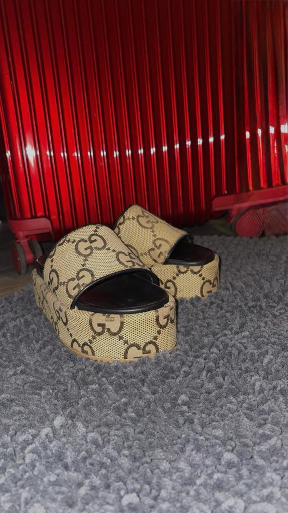 Gucci Platform Slippers, Kleding | Dames, Schoenen, Ophalen of Verzenden, Zo goed als nieuw, Beige, Slippers