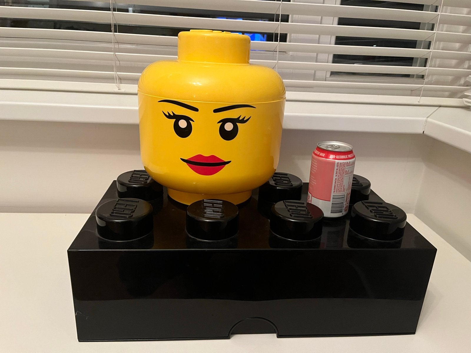 Lego opbergdoos hoofd meisje & brick zwart groot, Gebruikt, Overige thema's, Lego, Accessoire