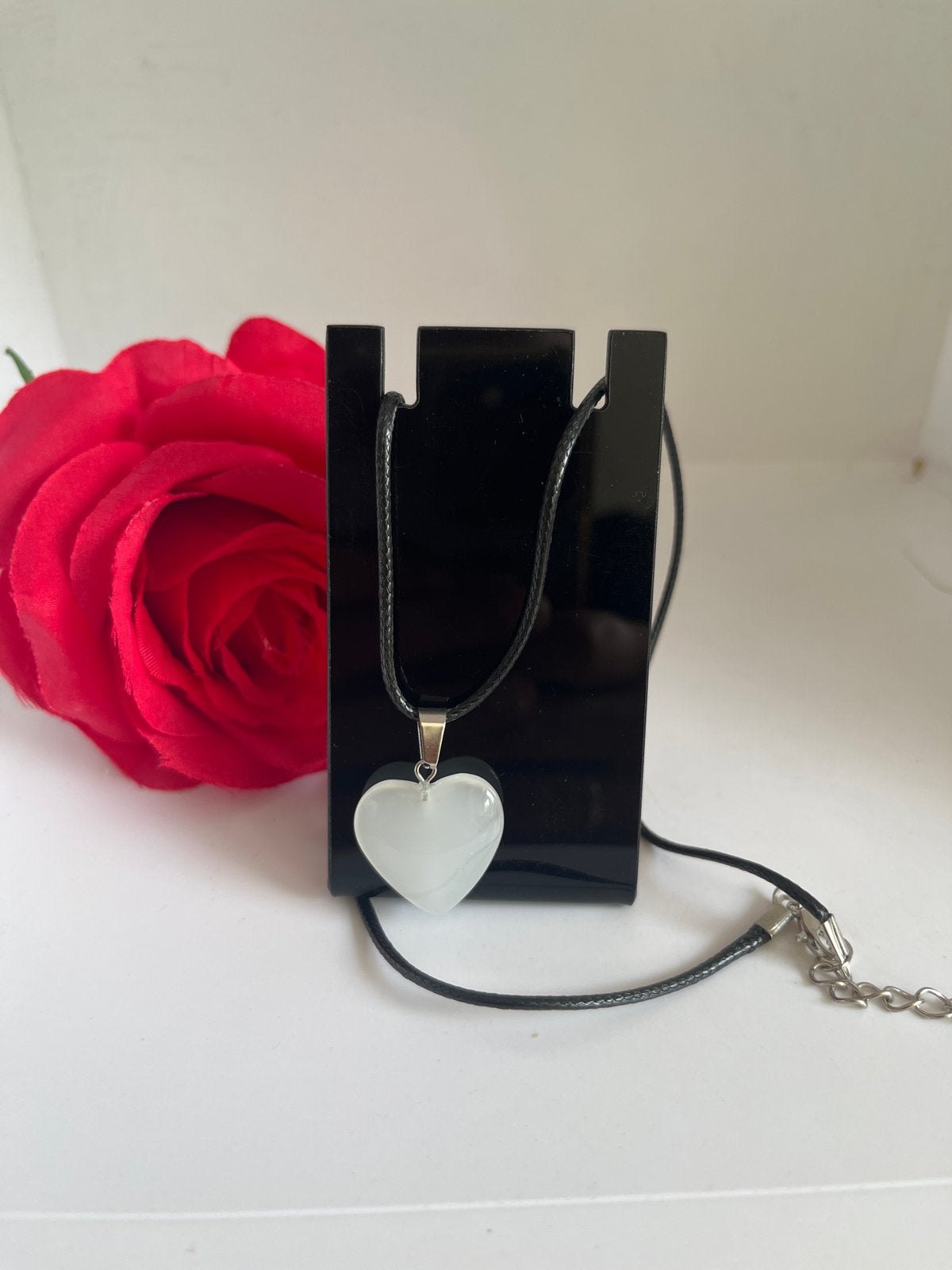 Zwarte ketting witte natuursteen hart, Met hanger, Verzenden, Wit, Nieuw