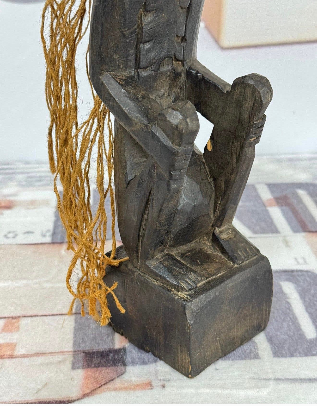 1975 - Afrika africa Senufo handgesneden Hout zittend beeld, Antiek en Kunst, Afrika, Ophalen of Verzenden, Gesneden, Hout