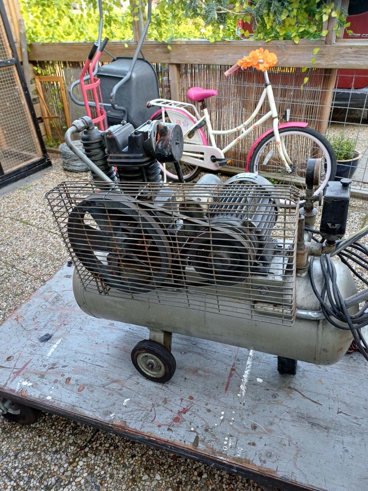 Compressor in goede staat, Minder dan 25 liter, Ophalen of Verzenden, Zo goed als nieuw, Minder dan 200 liter/min