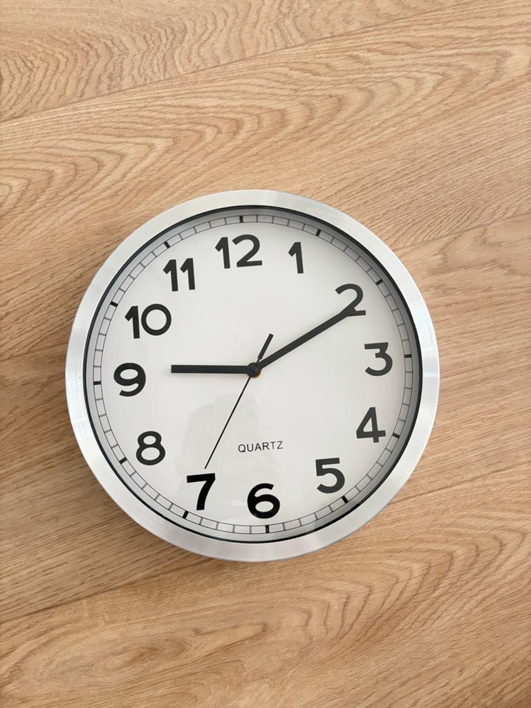 Wandklok met rvs rand - Quartz ø 30,5cm, Ophalen of Verzenden, Gebruikt, Analoog, Wandklok