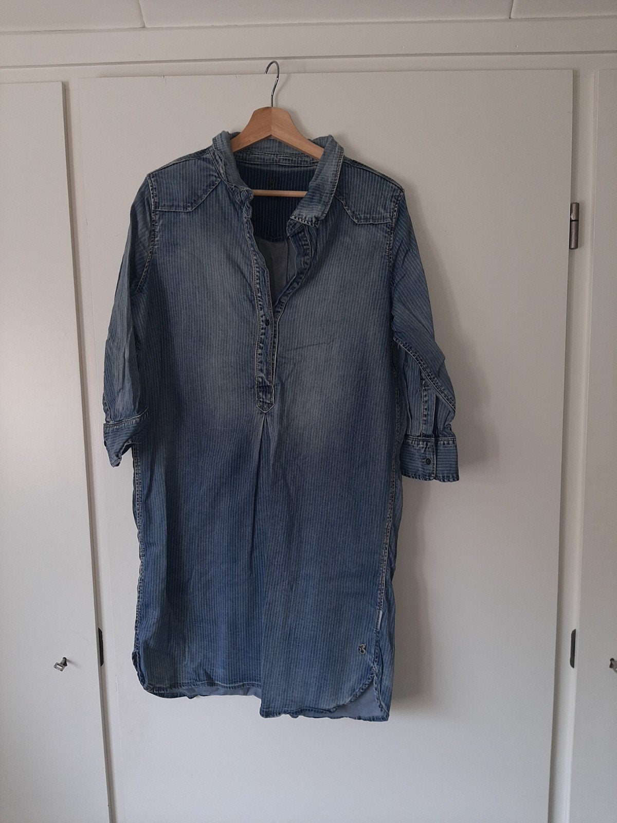 Blue Daze Summum gestreepte denim jurk maat 42, Verzenden, Zo goed als nieuw, Maat 42/44 (L), Blauw