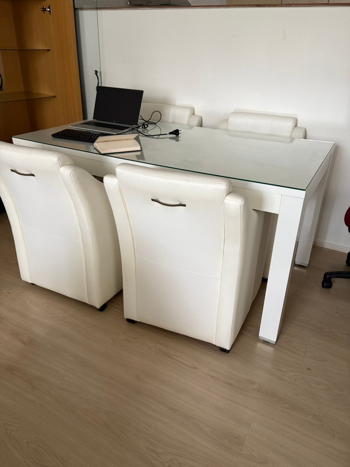 Eettafel + 4 lederen stoelen GRATiS ophalen, Ophalen of Verzenden, Zo goed als nieuw