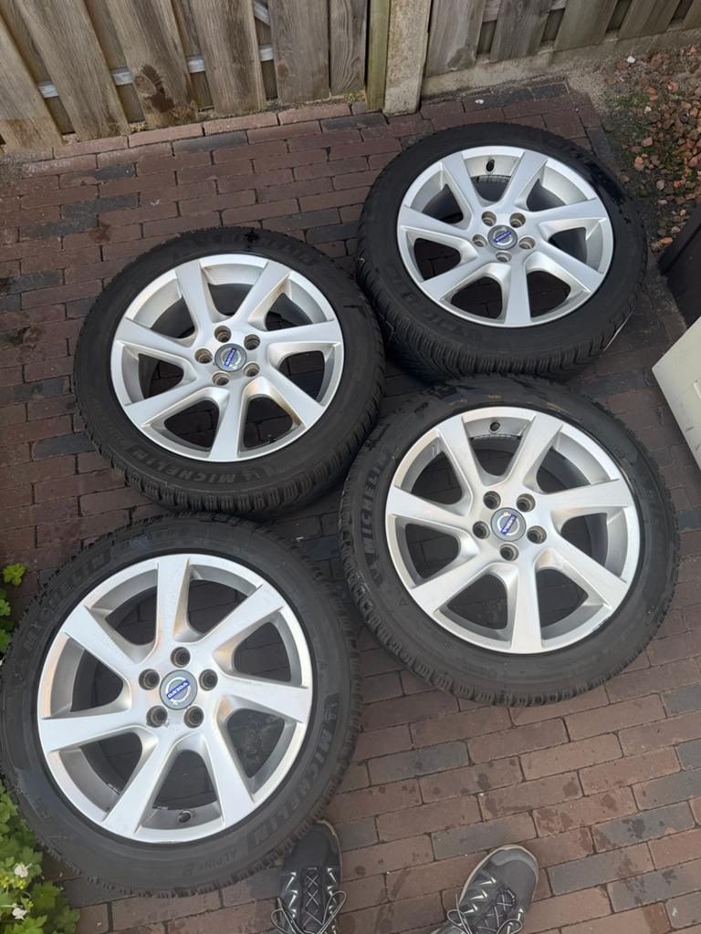 Winterset Volvo V60 - 17inch Michelin winterbanden 215/50R17, Auto-onderdelen, Banden en Velgen, Ophalen, Banden en Velgen, 17 inch