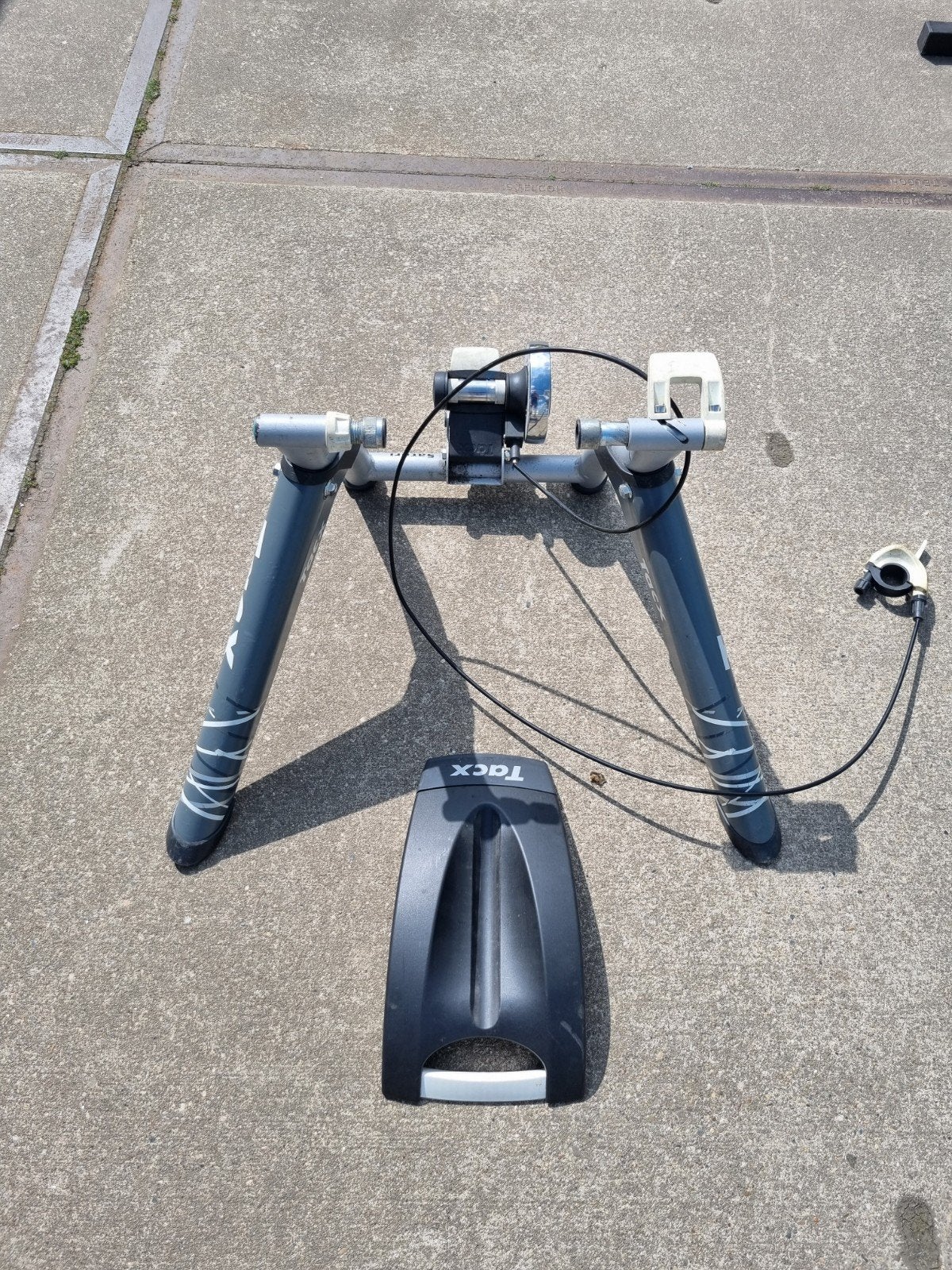 Tacx Satori Smart Trainer met draagtas en voorwielsteun, Sport en Fitness, Wielrennen, Ophalen