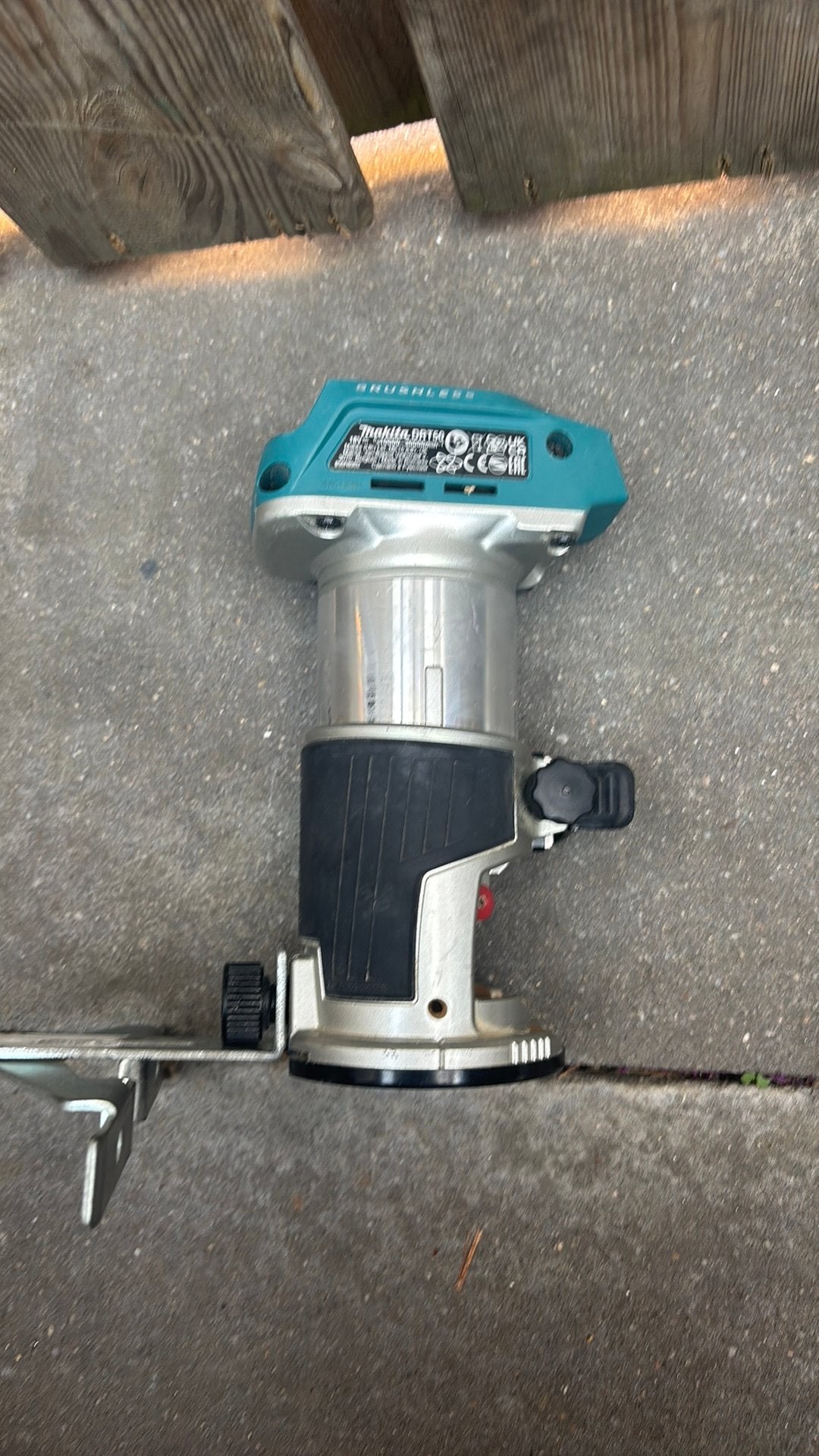 Makita 18v bovenfrees DRT50, Ophalen, Zo goed als nieuw, Accu, Bovenfrees