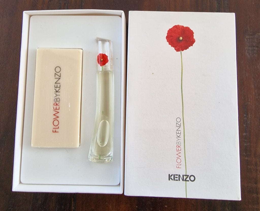 Miniatuur parfum kenzo flower en zeep, Ophalen of Verzenden, Zo goed als nieuw