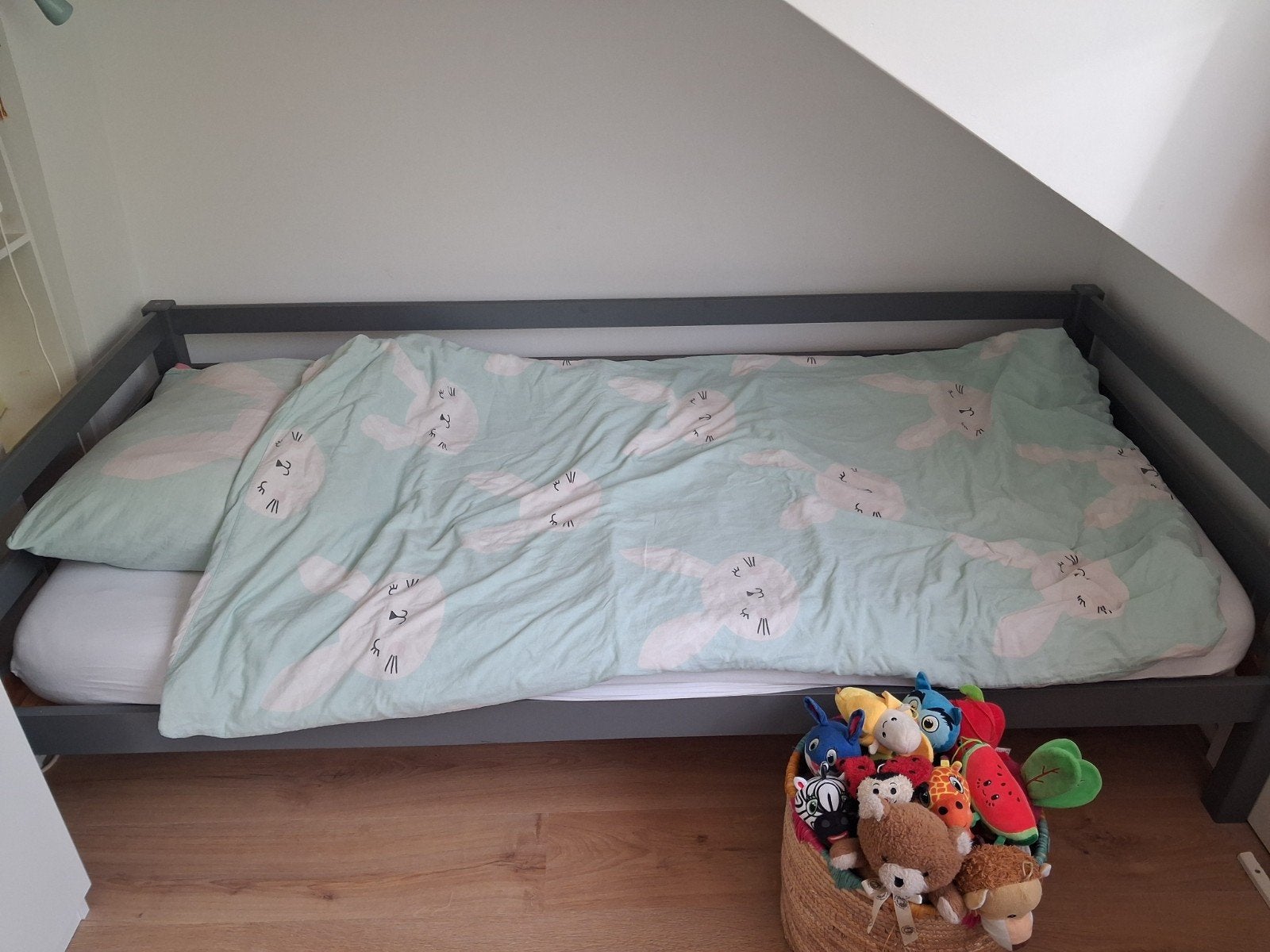 Eenpersoonsbed Ties antraciet met lattenbodem, Ophalen, Gebruikt, 90 cm, Eenpersoons